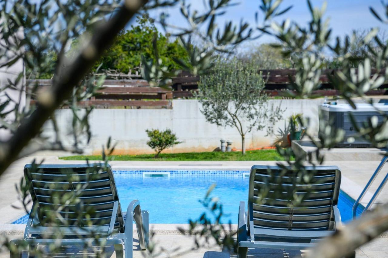 Bobo Family House With Pool Villa Vodnjan Exterior photo